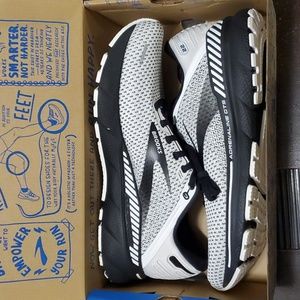 Brooks Running Shoes New In Box